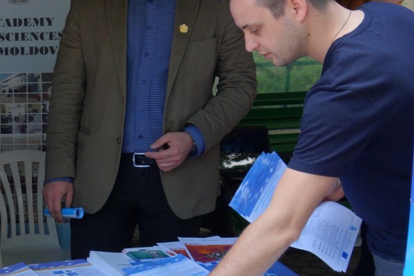 Holding flower, by Anthony Tran